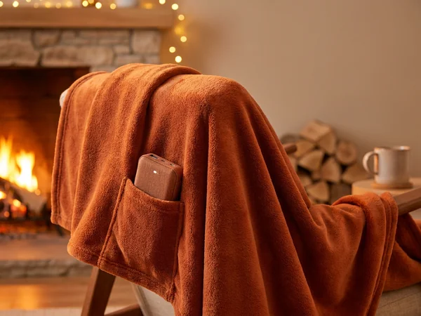 Battery-heated shawl for the shoulders and lap